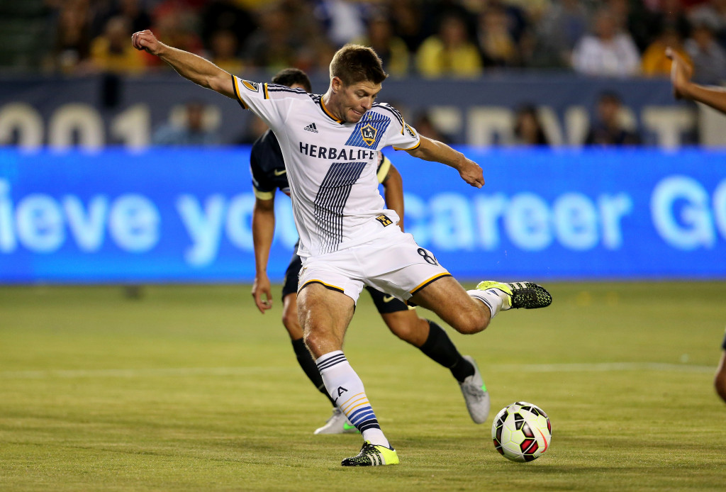 LOS ANGELES, CA - JULY 11: Steven Gerrard #8 of the Los Angeles Galaxy takes a shot on goal against Club America in the International Champions Cup 2015 at StubHub Center on July 11, 2015 in Los Angeles, California. (Photo by Stephen Dunn/Getty Images)