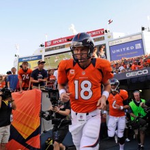 Peyton-Manning-Tunnel-Broncos2
