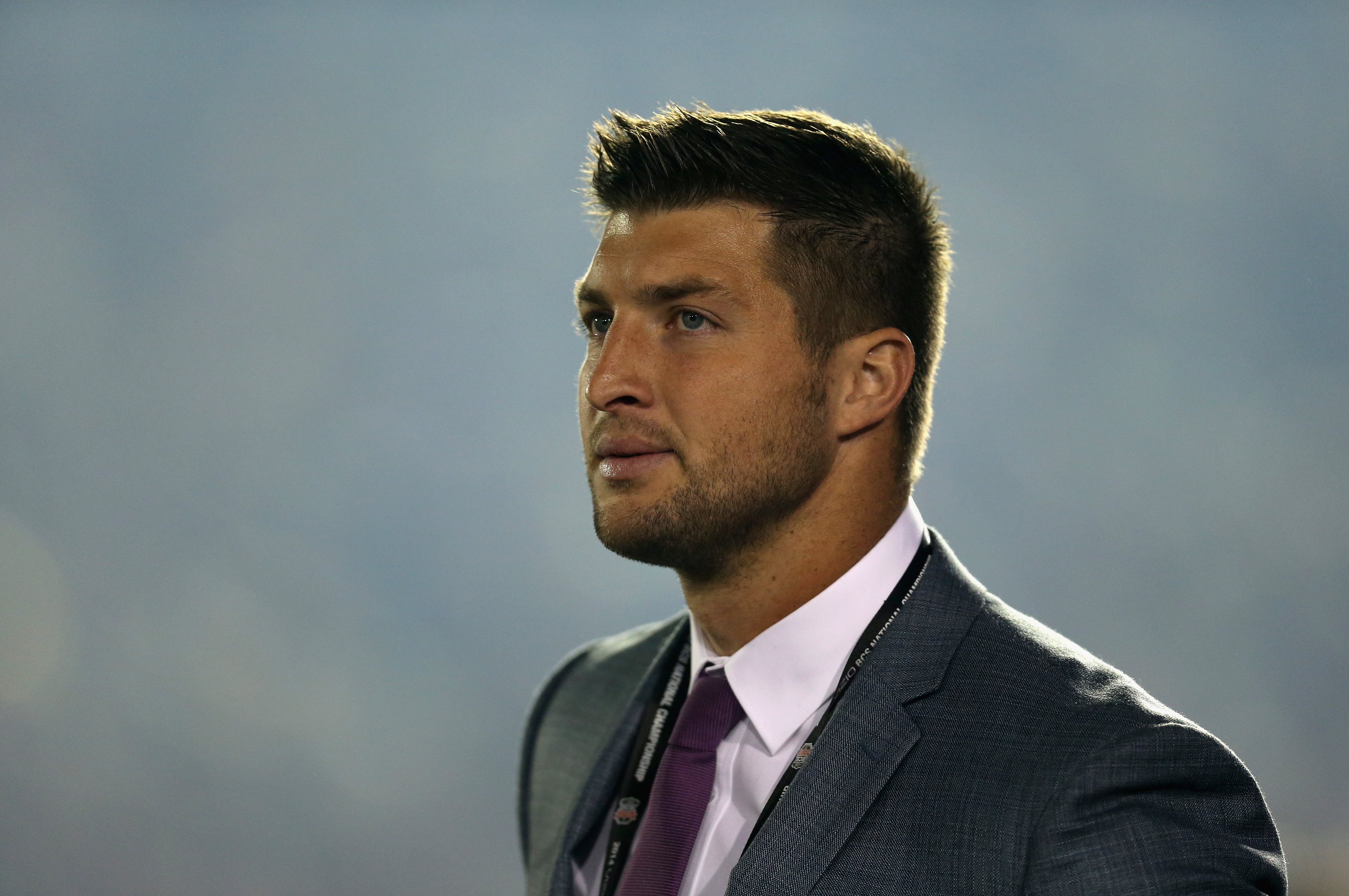 Visit from Tim Tebow Brings Cancer Patient to Tears (Video)