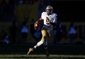 TEMPE, AZ - NOVEMBER 08:  Quarterback Everett Golson #5 of the Notre Dame Fighting Irish scrambles with the football during the college football game against the Arizona State Sun Devils at Sun Devil Stadium on November 8, 2014 in Tempe, Arizona. The Sun Devils defeated the Fighting Irish 55-31.  (Photo by Christian Petersen/Getty Images)
