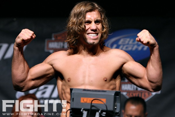 Featherweight Bout: (#3) Urijah Faber (145 lbs) vs. (#4) Conor... 