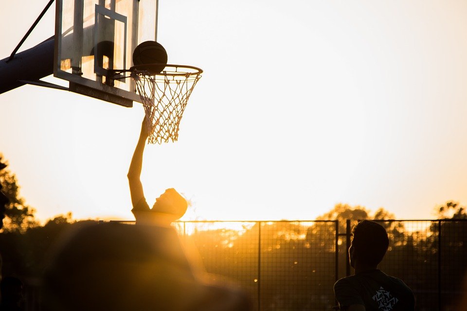 Why You Should Join Adult Basketball Leagues